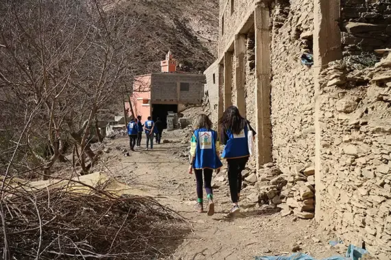 Les équipes de la Fondation Amane et de la Fondation de France, dans les villages détruits par le séisme dans la région de Taroudant.