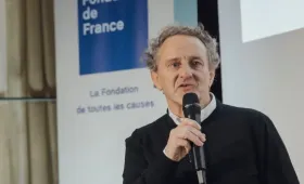 Gilles Pagès, lauréat prix recherche médicale Fondation de France / Jean Valade - © Cyril Marcilhacy
