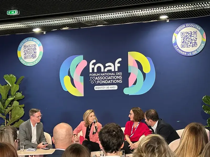 Axelle Davezac, directrice générale de la Fondation de France lors de la Table ronde sur le soutien aux associations dans un contexte de hausse des besoins sociaux et de diminution des financements publics