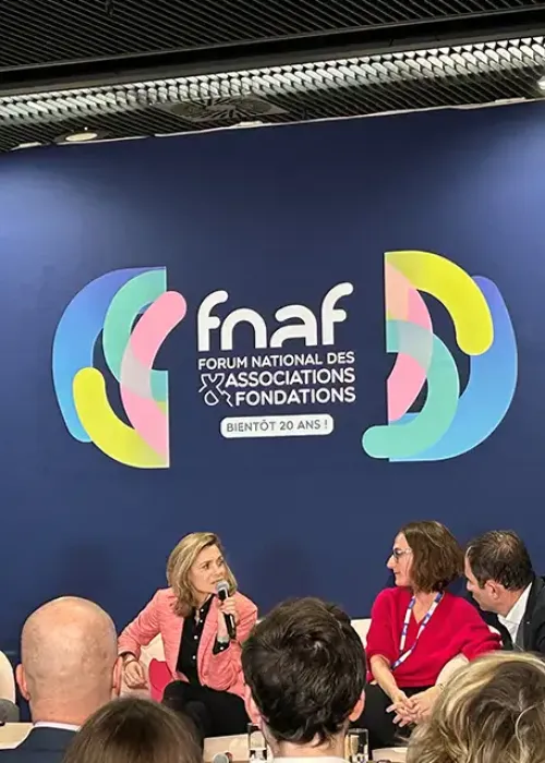 Axelle Davezac, directrice générale de la Fondation de France lors de la Table ronde sur le soutien aux associations dans un contexte de hausse des besoins sociaux et de diminution des financements publics